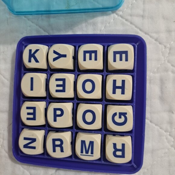 Parker Brothers "Boggle" The 3-Minute Word Search Game for Ages 8+ 1999 - Picture 3 of 11
